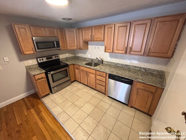 210 Babcock St, Unit 4G in Brookline, MA - Building Photo - Building Photo