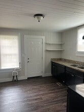 6015 Mitchell St in Flowery Branch, GA - Building Photo - Building Photo