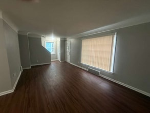 9002 S Highland Ave in Garfield Heights, OH - Foto de edificio - Building Photo