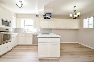 16015 Southampton Dr in Spring, TX - Building Photo