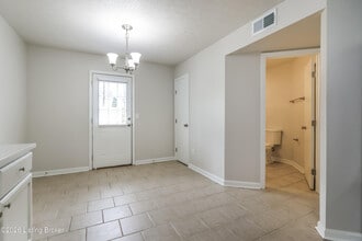 4112 Willowview Blvd in Louisville, KY - Building Photo - Building Photo