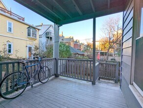 21 Thorndike St, Unit 1 in Somerville, MA - Foto de edificio - Building Photo