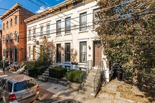 Chestnut Street in Cincinnati, OH - Building Photo