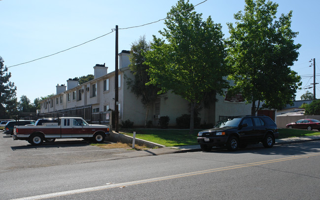 9737 Riverview Ave in Lakeside, CA - Foto de edificio - Building Photo