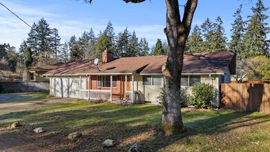 9815 American Ave SW in Lakewood, WA - Foto de edificio - Building Photo