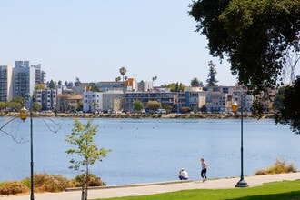 Lakeshore Gardens in Oakland, CA - Foto de edificio - Building Photo