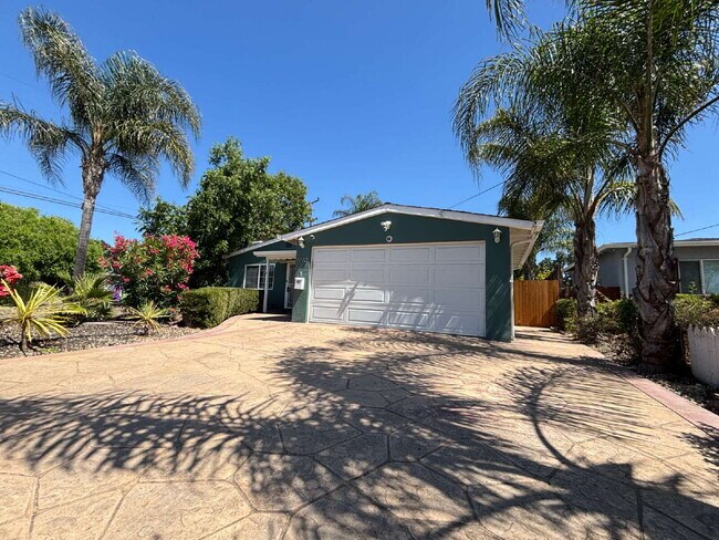1090 Johnson Dr in Concord, CA - Building Photo - Building Photo