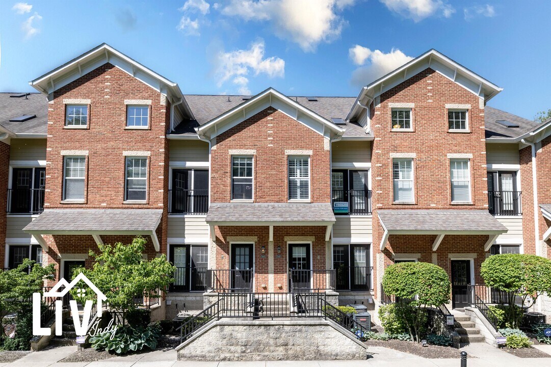 1054 Reserve Way in Indianapolis, IN - Building Photo