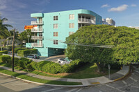 The Breeze Condominiums in North Bay Village, FL - Building Photo - Building Photo