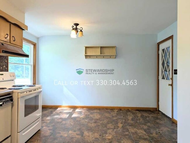 1060 Richard Ave SW in Massillon, OH - Building Photo - Building Photo
