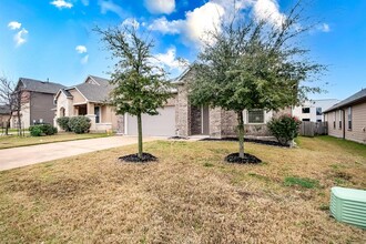 5841 Sardinia Dr in Round Rock, TX - Building Photo - Building Photo