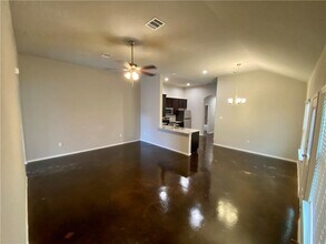 1505 Lucille St in Seguin, TX - Building Photo - Building Photo
