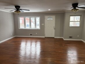 162 Holly St in Woodbridge Township, NJ - Building Photo - Building Photo