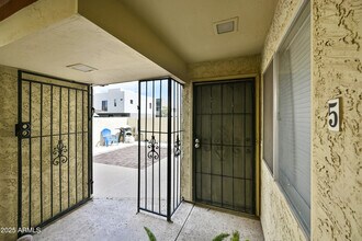6943 E Earll Dr in Scottsdale, AZ - Building Photo - Building Photo