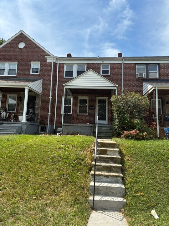 1715 E Belvedere Ave in Baltimore, MD - Building Photo