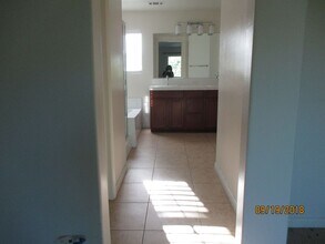 1722 Holt Rinehart Ave in Bakersfield, CA - Building Photo - Building Photo