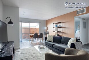 616 N Sweetzer Ave in Los Angeles, CA - Building Photo