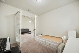 12730 Pelican Bay Dr in Houston, TX - Building Photo - Building Photo