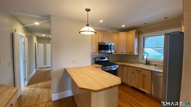 86 Belleview Ave in Torrington, CT - Building Photo - Building Photo