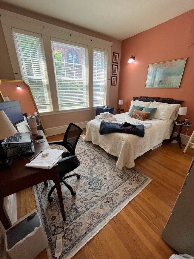 521 Beacon St, Unit 2D