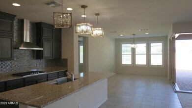 5862 N 86th Dr in Glendale, AZ - Foto de edificio - Building Photo