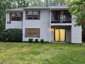 25 Liberty Ct in Galloway, NJ - Building Photo