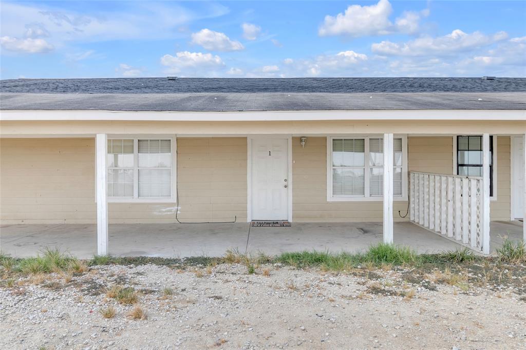 9678 Interstate 10 Frontage Rd, Unit 2 in Sealy, TX - Building Photo