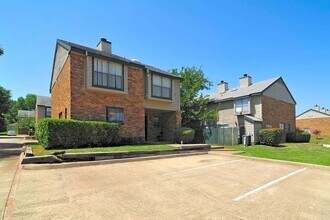 Shorewood Park Townhomes in Grapevine, TX - Building Photo - Building Photo