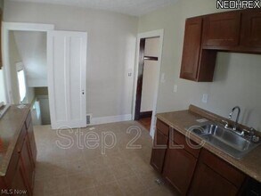 1047 Quilliams Rd in Cleveland Heights, OH - Building Photo - Building Photo