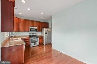 42868 Alumni Terrace in Chantilly, VA - Foto de edificio - Building Photo