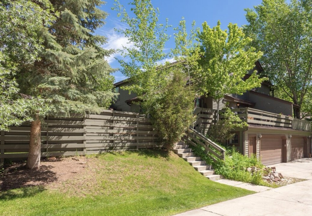 3047 Fawn Dr in Park City, UT - Building Photo