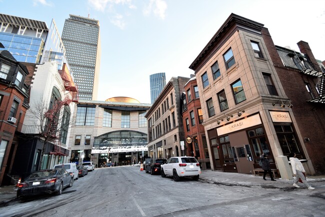 48 Gloucester St, Unit 2 in Boston, MA - Building Photo - Building Photo