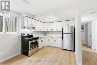 1036 Attersley Dr in Oshawa, ON - Building Photo - Building Photo