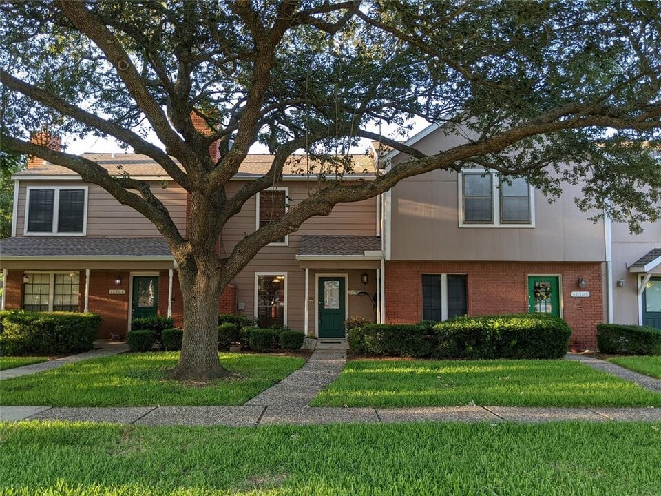 17303 Saturn Ln Photo