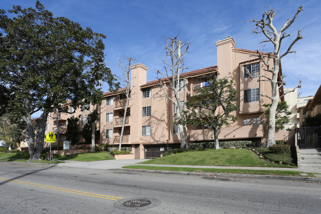 1616 Barrington Ave in Los Angeles, CA - Building Photo