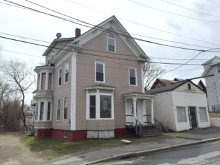 10 Spring St in Waterville, ME - Building Photo