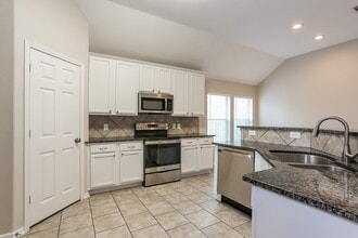 1401 Oregon St in La Porte, TX - Building Photo - Building Photo