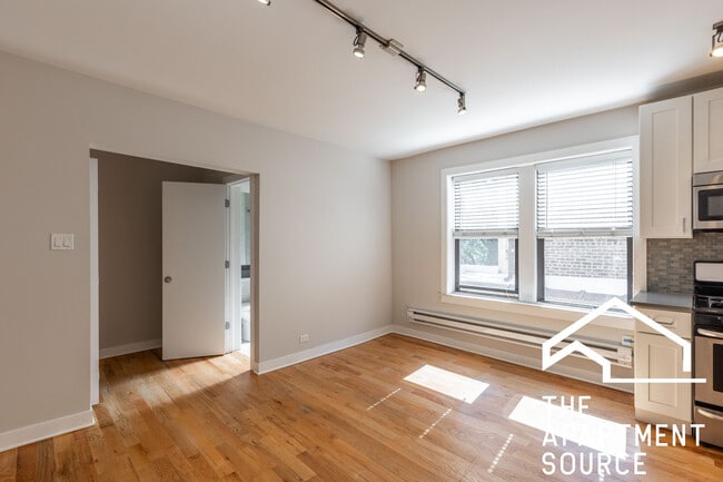 2424 N Kedzie Blvd, Unit 106