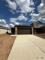 315 Moscato Rd in Canyon Lake, TX - Building Photo