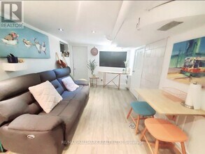 21 Khedive Ave in Toronto, ON - Building Photo - Building Photo