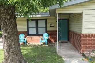 128 Sherwood St in San Marcos, TX - Building Photo - Building Photo