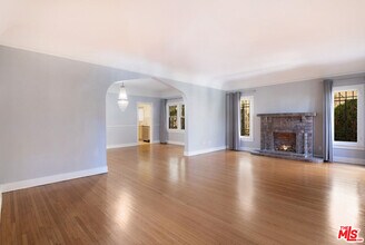 126 N Sycamore Ave in Los Angeles, CA - Building Photo - Building Photo