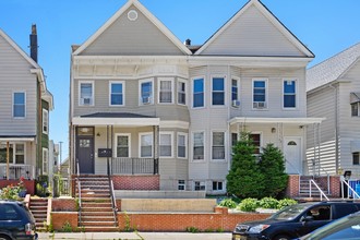 24 E 49th St in Bayonne, NJ - Foto de edificio - Building Photo