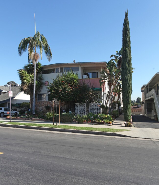 2024 N Commonwealth Ave in Los Angeles, CA - Foto de edificio - Building Photo