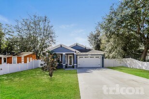 105 E Broad St in Tampa, FL - Building Photo