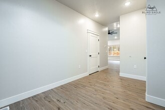 7472 N Paw St in Wasilla, AK - Building Photo - Building Photo
