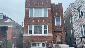 6136 S Mozart St in Chicago, IL - Building Photo