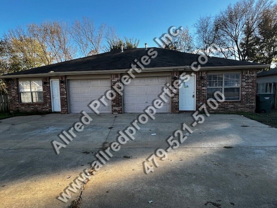 1673-1675 Evalyn Cir in Fayetteville, AR - Building Photo