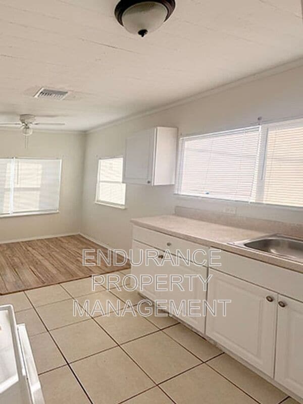 150 W 15th St in Riviera Beach, FL - Building Photo - Building Photo