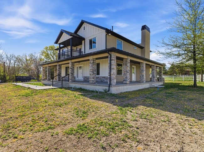 14512 S 2585 W in Bluffdale, UT - Foto de edificio - Building Photo